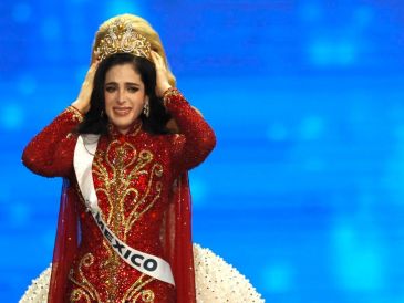 Fátima Bosch se coronó como todas las Miss Universo mexicanas: de rojo. EFE / ARCHIVO