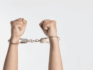 Personal de la Fiscalía del Estado desplegó un operativo para la entrega controlada del efectivo, culminando con la detención en flagrancia del responsable. Unsplash