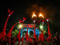 El espectáculo, a cargo de la compañía Off Compagni de Francia, estuvo acompañado por actores, acróbatas, bailarines, músicos y una soberbia cantante de opereta. EL INFORMADOR/ A. NAVARRO.