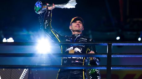 Verstappen arrebató la punta a Norris en la largada y no la soltó. EFE/C. Herrera