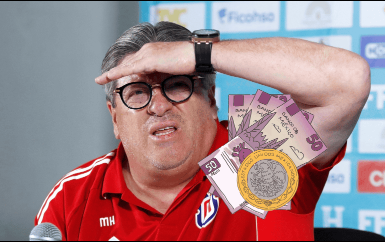 Medios internacionales, como el diario Olé de Argentina, dieron a conocer el pago que Miguel Herrera recibirá tras su despido. EFE / ARCHIVO