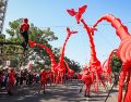 “Les Girafes” llenaron de emoción, risas y compañía familiar la avenida Vallarta. EL INFORMADOR/ J. ACOSTA.
