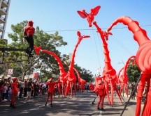 “Les Girafes” llenaron de emoción, risas y compañía familiar la avenida Vallarta. EL INFORMADOR/ J. ACOSTA.
