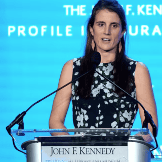 He añadido una nueva tragedia a nuestra familia: Nieta de JFK revela que tiene cáncer terminal