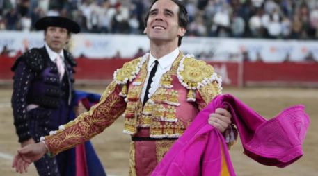 Ortega supo entender la condición del astado desde el inicio: lo recibió con un capote elegante y, ya con la muleta, comenzó su faena con doblones para posteriormente darle espacio y marcarle el ritmo. ESPECIAL.