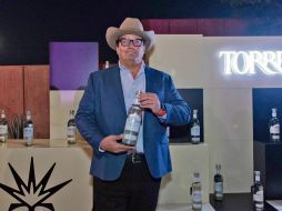 Botellas de Tequila Torrente alineadas durante su presentación, destacando su certificación y proceso de agricultura regenerativa. ESPECIAL
