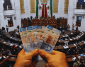 Actualmente la dieta mensual de un diputado, sin deducciones, asciende a 72 mil 612 pesos mensuales, es decir, 2 mil 420 pesos diarios, por lo que recibirán un aguinaldo de 96 mil 816 pesos. SUN / ARCHIVO