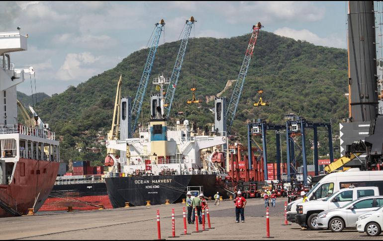 El Puerto de Manzanillo permanece cerrado al acceso vehicular para unidades con carga de importación. EL INFORMADOR / ARCHIVO