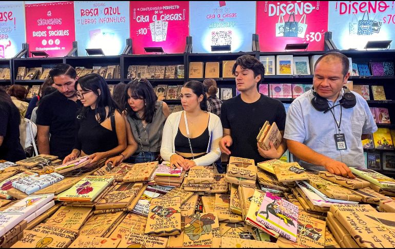 Con el incremento de asistentes previsto para 2025, la implementación del transporte gratuito pretende mejorar la experiencia de los visitantes y asegurar traslados cómodos y seguros hacia la Expo Guadalajara. EL INFORMADOR/ ARCHIVO