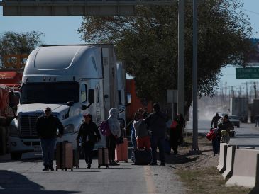 Agricultores cierran la carretera Panamericana en Ciudad Juárez, protestando contra la nueva Ley de Aguas Nacionales. EFE/L. Torres
