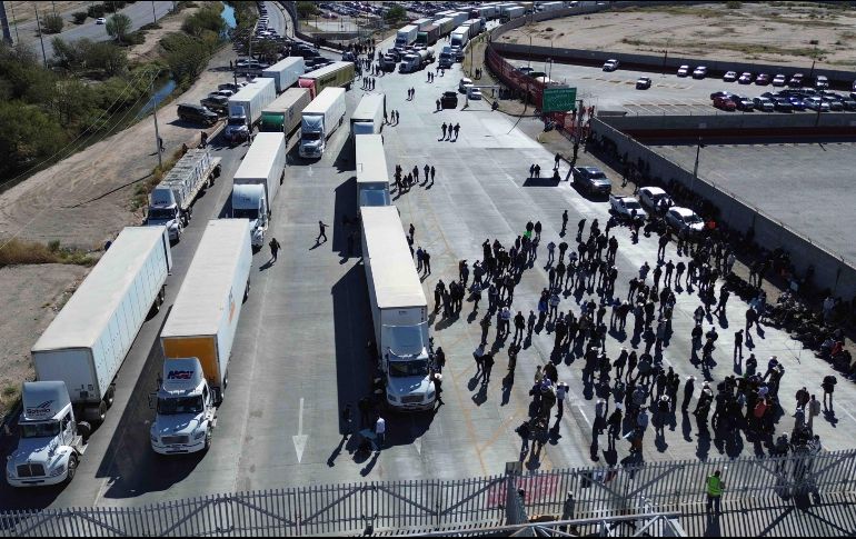 Cientos de tráileres y vehículos de campesinos se estacionaron en diversos puntos carreteros del país. Señalan que el Gobierno federal no atiende sus demandas. SUN/C. Torres