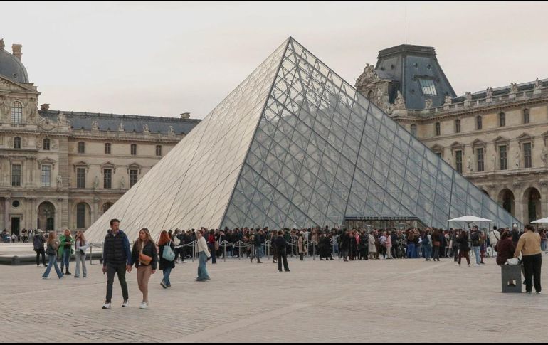 De acuerdo con las autoridades parisinas, fueron arrestados dos hombres y dos mujeres. EFE/E. Sapiña Manchado