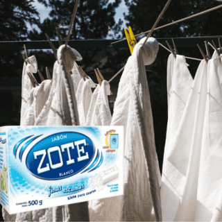 El truco para lavar la ropa blanca con jabón Zote que seguro desconocías