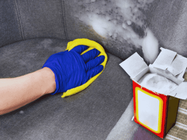 Eliminar manchas difíciles de la tapicería puede convertirse en un verdadero reto. ESPECIAL / CANVA