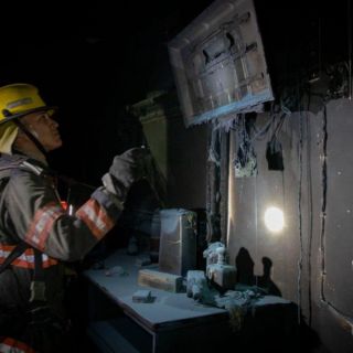 Incendio consume parte de un cuarto de hotel en Guadalajara