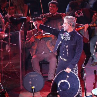 Alejandro Fernández preocupa y desconcierta a sus fans por inusual comportamiento (VIDEO)