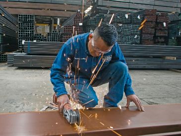 Por los tiempos legislativos, la reforma para reducir la jornada laboral de 48 a 40 horas se discutirá hasta el próximo periodo ordinario en el Congreso federal, que iniciará en febrero de 2026. AFP