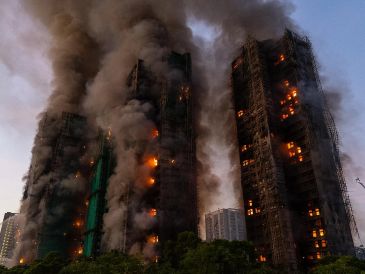 Nueve personas fueron declaradas muertas en el lugar y otras cuatro que fueron enviadas al hospital fueron confirmadas muertas posteriormente. AP / C. LONG