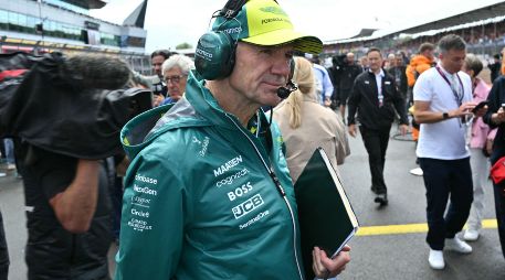 Antes de llegar al grupo británico, se desempeñó como ingeniero de Red Bull, donde trabajó con los coches del mexicano Sergio 