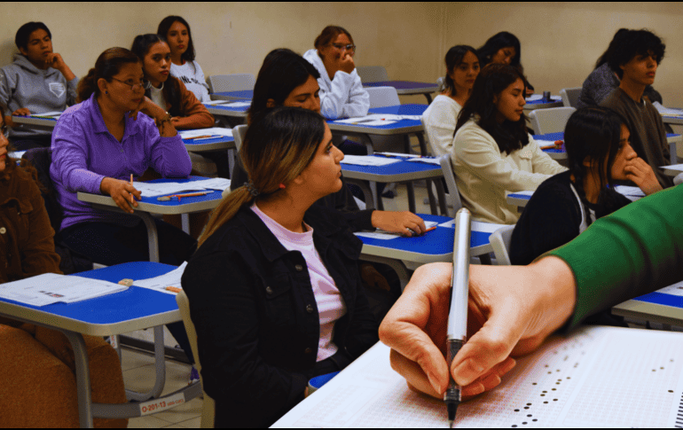 El Acuerdo 286 da oportunidad a las personas que por algún motivo no concluyeron su educación básica, media y superior. EL INFORMADOR / ARCHIVO