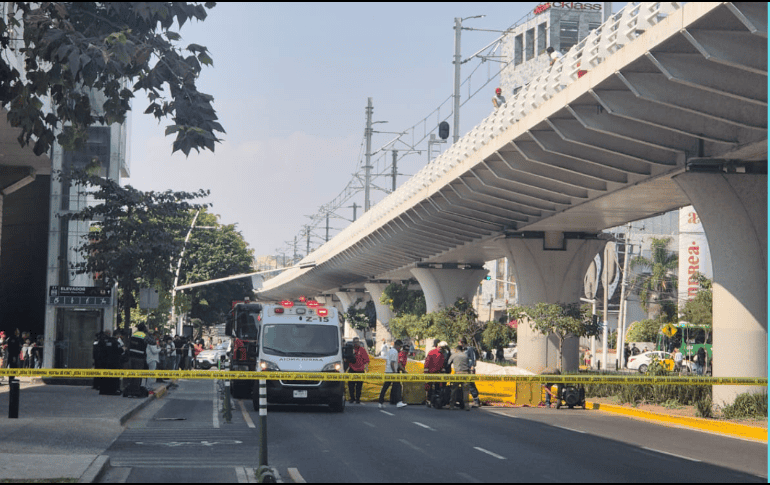 El hombre, de aproximadamente 35 años, fue resguardado alrededor de las 13:00 horas por los elementos de seguridad. EL INFORMADOR/J. Velásquez