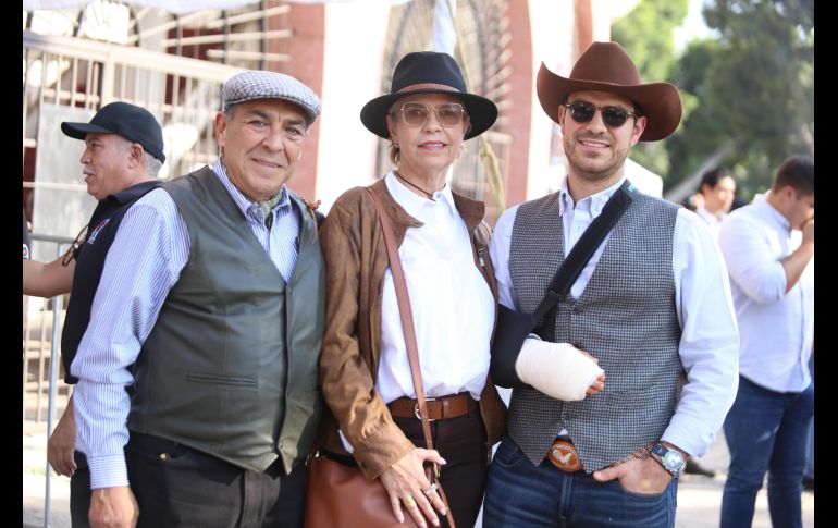 Elías Hernández, Gabriela González y Gabriel Hernández. GENTE BIEN JALISCO / Revista del 28 de noviembre 2025