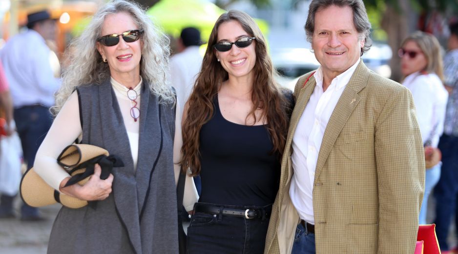 Lorena Urrea, Sofía y Óscar Ramírez. GENTE BIEN JALISCO / Revista del 28 de noviembre 2025