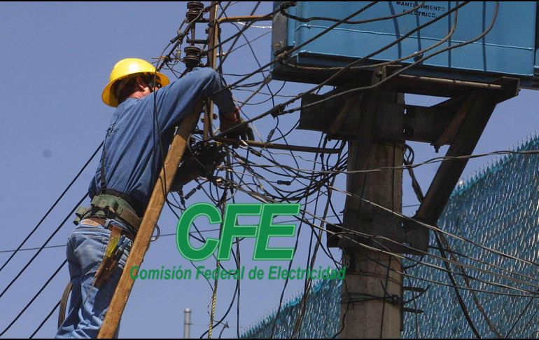 Estas personas se hacen pasar por trabajadores de la CFE y engañan a los usuarios mediante falsas notificaciones de multa y corte del servicio. EL INFORMADOR / ARCHIVO