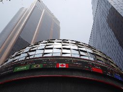 En la jornada, el peso mexicano se apreció un 0.15% frente al dólar, al cotizar en 17.95 unidades por billete verde, frente a los 19.98 en la jornada anterior, según datos del Banco de México. EFE / ARCHIVO