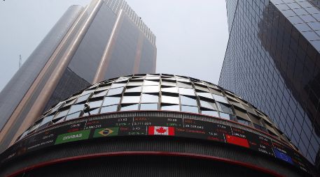 En la jornada, el peso mexicano se apreció un 0.05 % frente al dólar, al cotizar en 18.28 unidades por billete verde, frente a los 18.29 en la jornada anterior, según datos del Banco de México. EFE / ARCHIVO