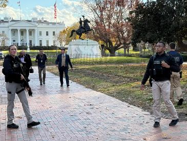 Las autoridades identificaron al presunto autor del tiroteo que dejó heridos de gravedad a dos miembros de la Guardia Nacional en Washington D.C. este miércoles, según anunciaron algunos medios estadounidenses citando fuerzas de seguridad. EFE / O. Guzmán