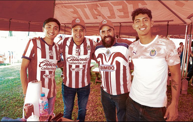 Rojiblancos de corazón. La lealtad de 60 seguidores del Rebaño fue premiada en este memorable evento en el estadio AKRON. EL INFORMADOR/J. Acosta
