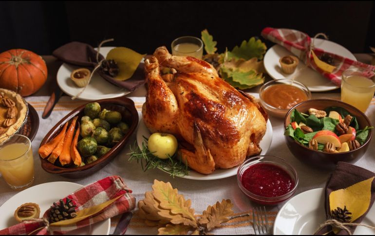 El pavo sobresale en estos días como uno de los platillos comunes en las cenas de las festividades decembrinas. ESPECIAL / CANVA