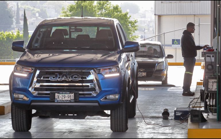 El cierre de año marca también el periodo en que automovilistas deben ponerse al día con requisitos vehiculares. EL INFORMADOR/ARCHIVO