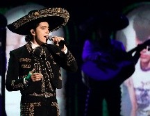 Alex señaló que, aunque antes de sus shows Alejandro suele beber una copa de alcohol o, en su defecto, una taza de té, esto no afecta su desempeño en el escenario. AFP / ARCHIVO