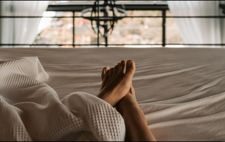 Algunas actividades simples pueden ayudar a recuperar la temperatura en los pies y mejorar la circulación. PEXELS