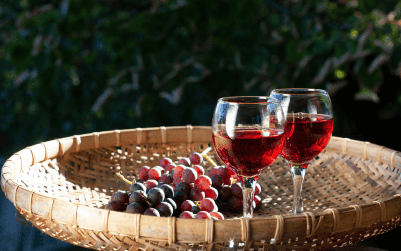 Las pieles de uva tienen un impacto no solo en el sabor sino en la reacción química del cuerpo. CANVA