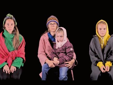 La tercera instalación de Cabosanroque reinterpreta “Viajes y flores” de Mercè Rodoreda como un testimonio vivo del horror de la guerra, entrelazado con voces de mujeres ucranianas refugiadas. CORTESÍA