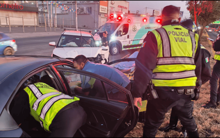 La Comisaría de la Policía Vial Jalisco decidió suspender el contraflujo en avenida López Mateos ante un choque vehicular que se presentó en la vialidad. ESPECIAL