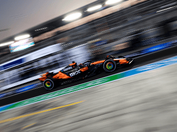 Oscar Piastri tuvo el mejor tiempo en el primer entrenamiento libre en el trazado de Lusail por delante de su compañero de escudería, Lando Norris. EFE / A. Haider