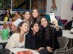 Lizeth González, Silvia Íñiguez, Lucy López, Fernanda Zúñiga y Leslie González. GENTE BIEN JALISCO /  Panel: “La salud mental comienza en casa”