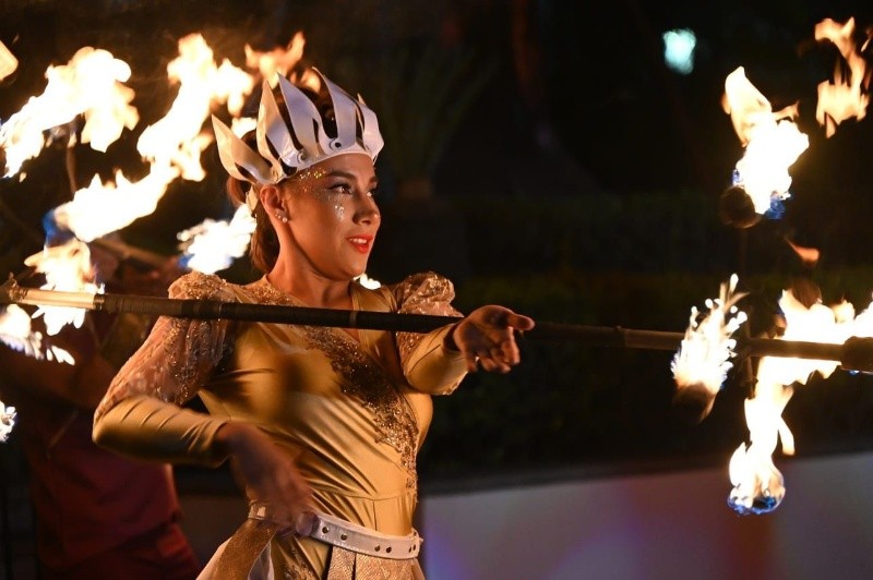 La jornada concluyó con un concierto privado y una presentación final del Circo Dragón. CORTESÍA