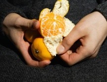 Cuando bajan las temperaturas, llega también la temporada de una de las frutas más esperadas cada año: las mandarinas. ESPECIAL / CANVA