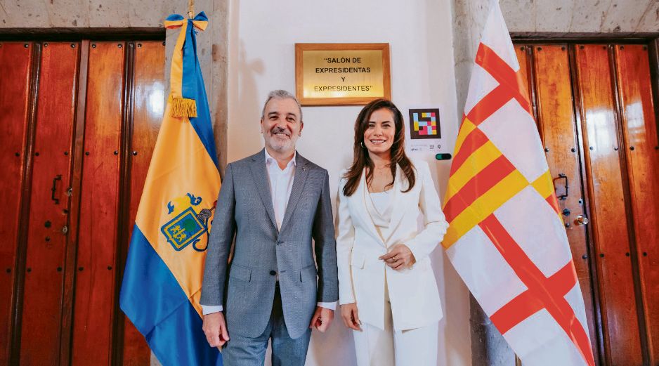 Jaume Collboni y Vero Delgadillo dialogan en Palacio Municipal sobre la agenda de colaboración entre Guadalajara y Barcelona. ESPECIAL