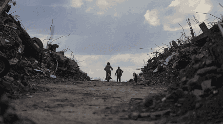 Según el gobierno de Hamás, el número de gazatíes muertos en ataques israelíes desde que el Estado hebreo comenzara su ofensiva militar se ha elevado ya a 69 mil 546 personas. EFE/EPA/ M. Saber