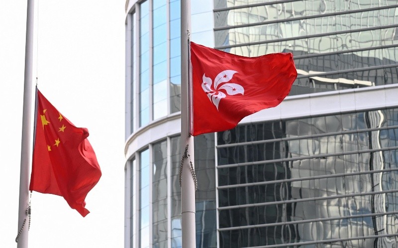 En toda la urbe, las banderas de Hong Kong y China se izaron a media asta. AFP / P. Parks