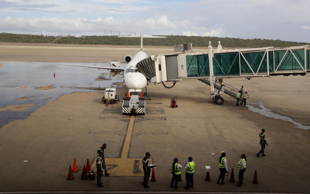 El ABC para entender qué pasa con los vuelos a Venezuela y las opciones para los viajeros varados