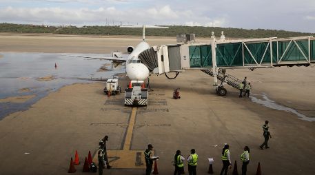 El aeropuerto principal de Venezuela sigue operando con normalidad, aunque Trump aseguró que sobrevolar el país sería imposible por un cierre completo. EFE/ARCHIVO