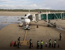 El aeropuerto principal de Venezuela sigue operando con normalidad, aunque Trump aseguró que sobrevolar el país sería imposible por un cierre completo. EFE/ARCHIVO