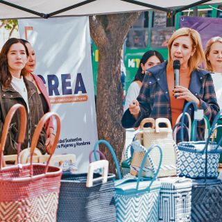 Apoyan negocios con la Feria de Emprendedoras